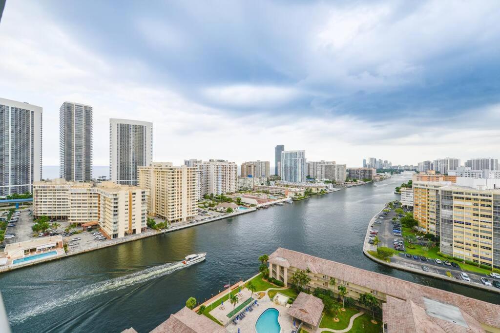 Cozy 1Br Condo Beachwalk Resort Plaja Hallandale Exterior foto