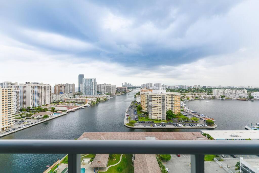 Cozy 1Br Condo Beachwalk Resort Plaja Hallandale Exterior foto